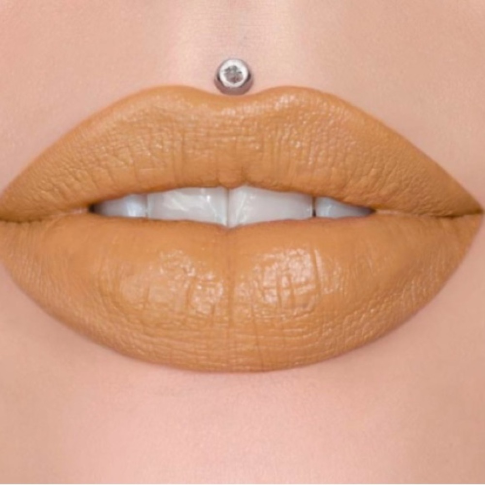 Jeffree Star Velvet Trap Lipstick – Golden Mustard Nude